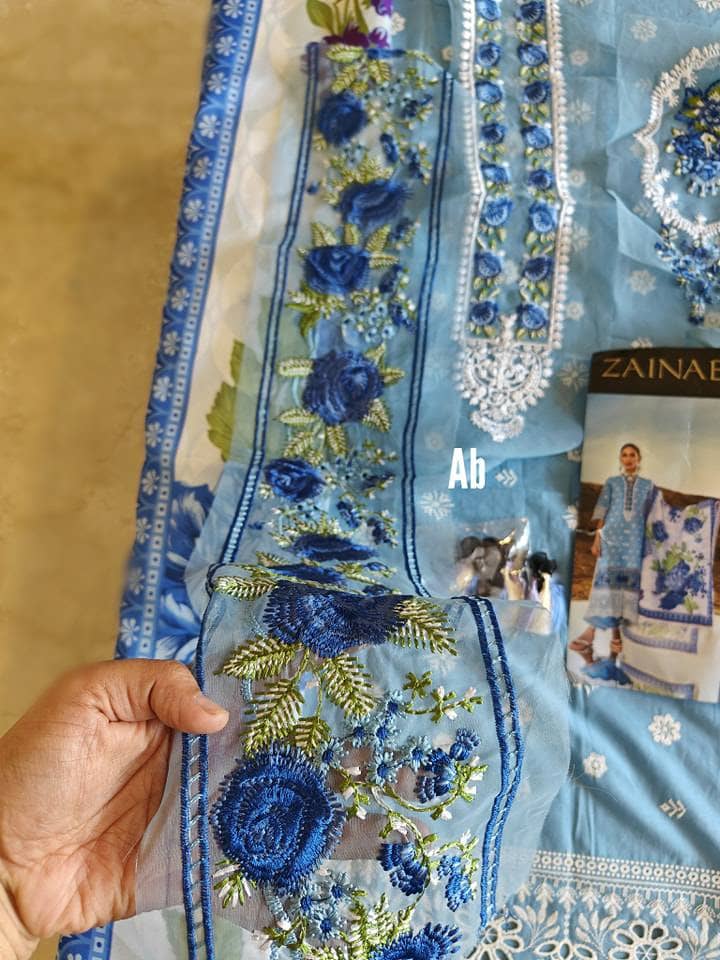img_open_pic_zainab_chottani_lawn_23_awwal_bouique