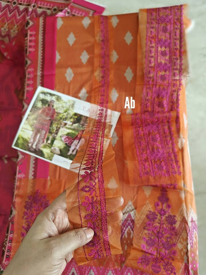 img_zainab_chottani_tahra_lawn_awwal_boutique