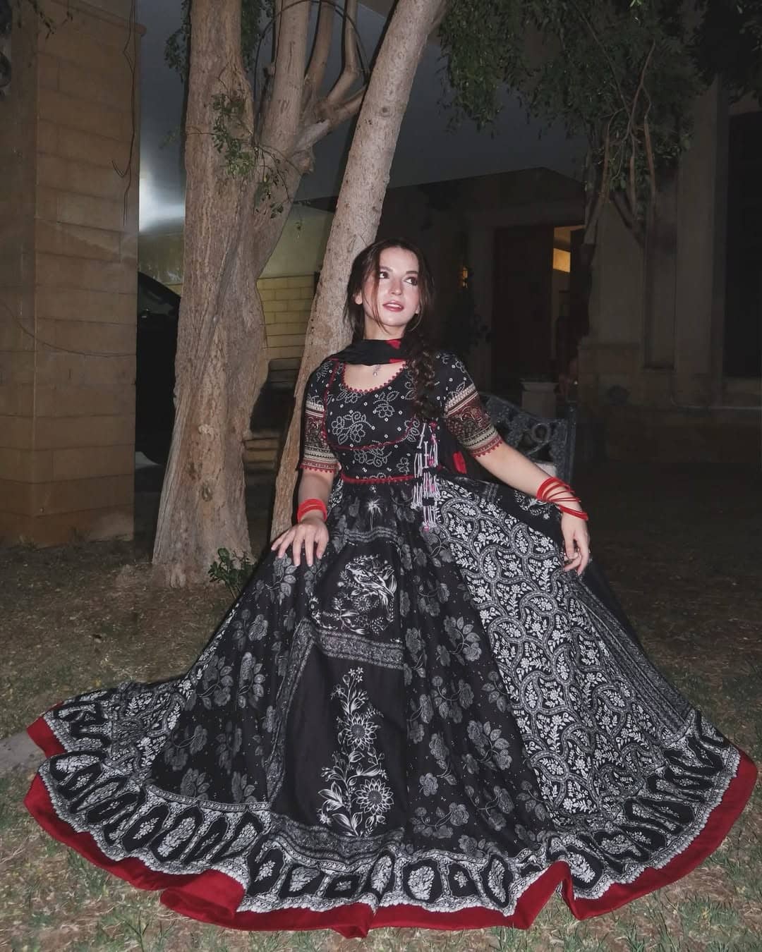 img_zara_shahjahan_anarkali_lawn_awwal_boutique