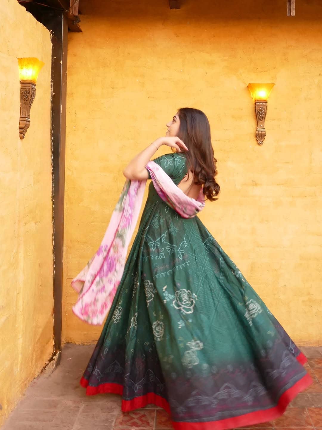 img_zara_shahjahan_anarkali_lawn_awwal_boutique