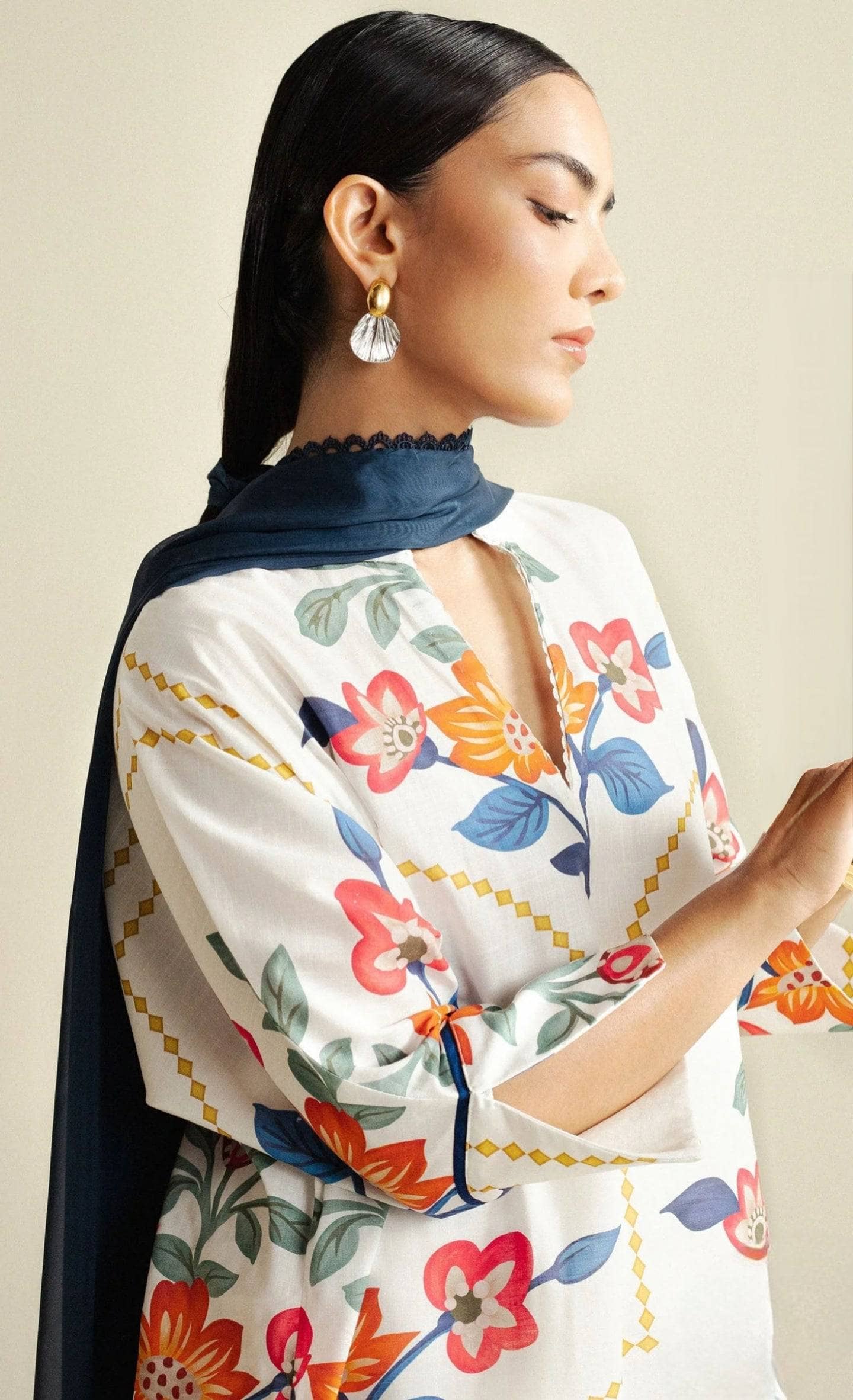 Sale‼️Zara Shahjahan Coco Prints/Fall Edit/Loom-3A/White Multi Colour