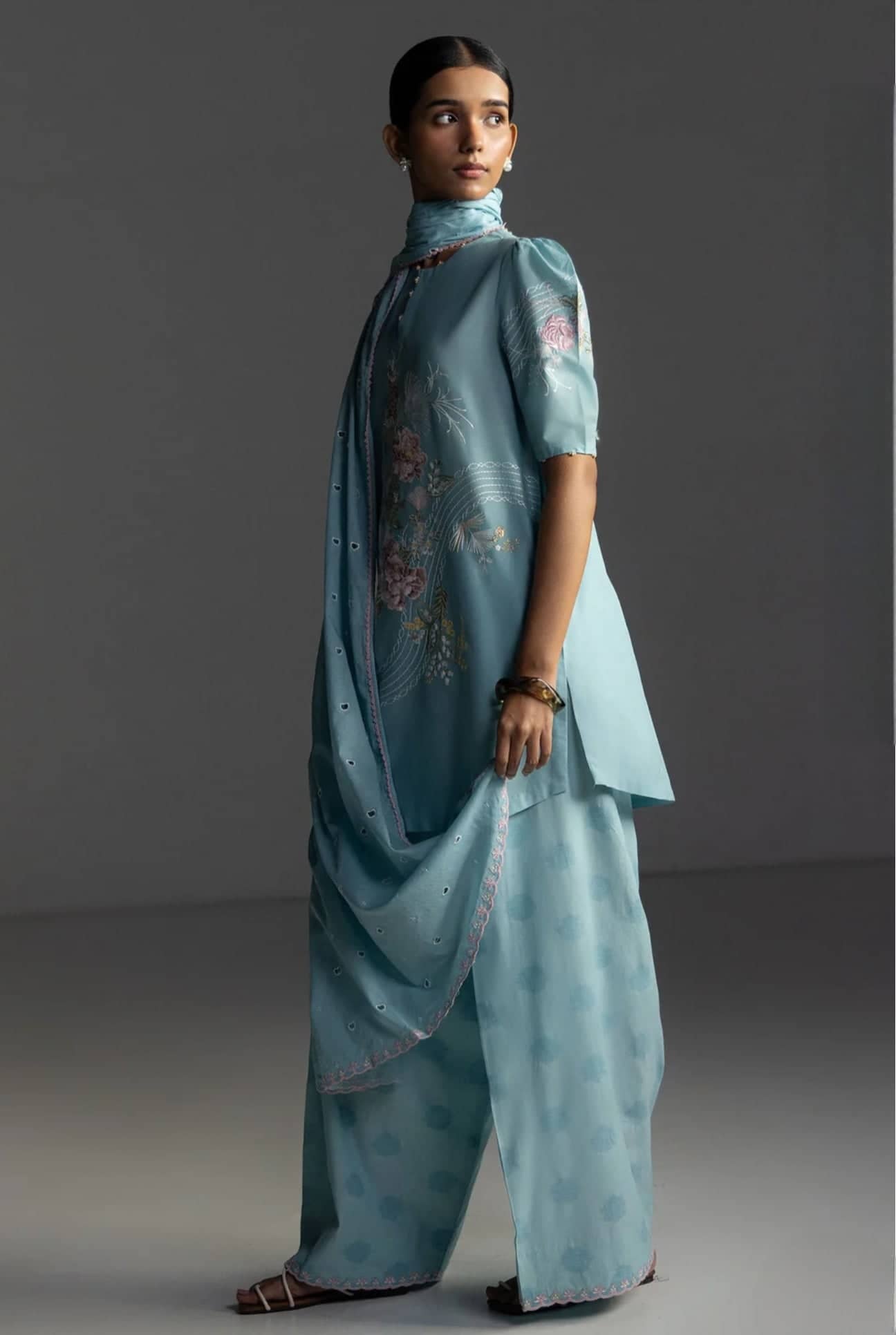 img_coco_lawn_26_awwal_boutique