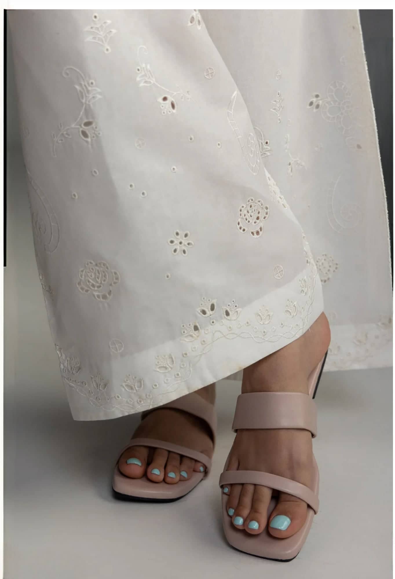 img_coco_lawn_26_awwal_boutique