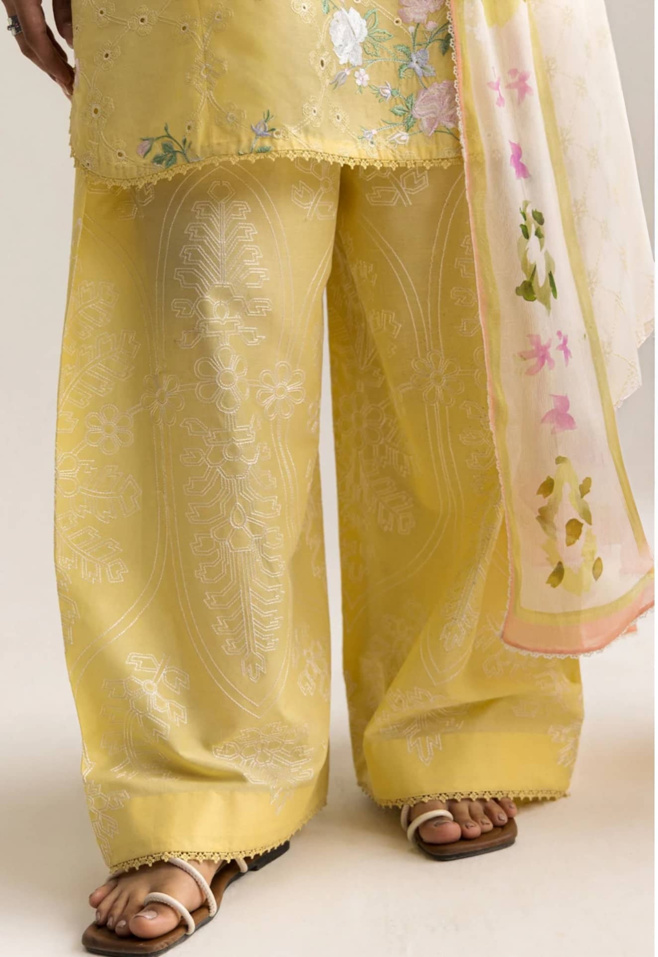 img_zara_shahjahan_coco_lawn_awwal_boutique