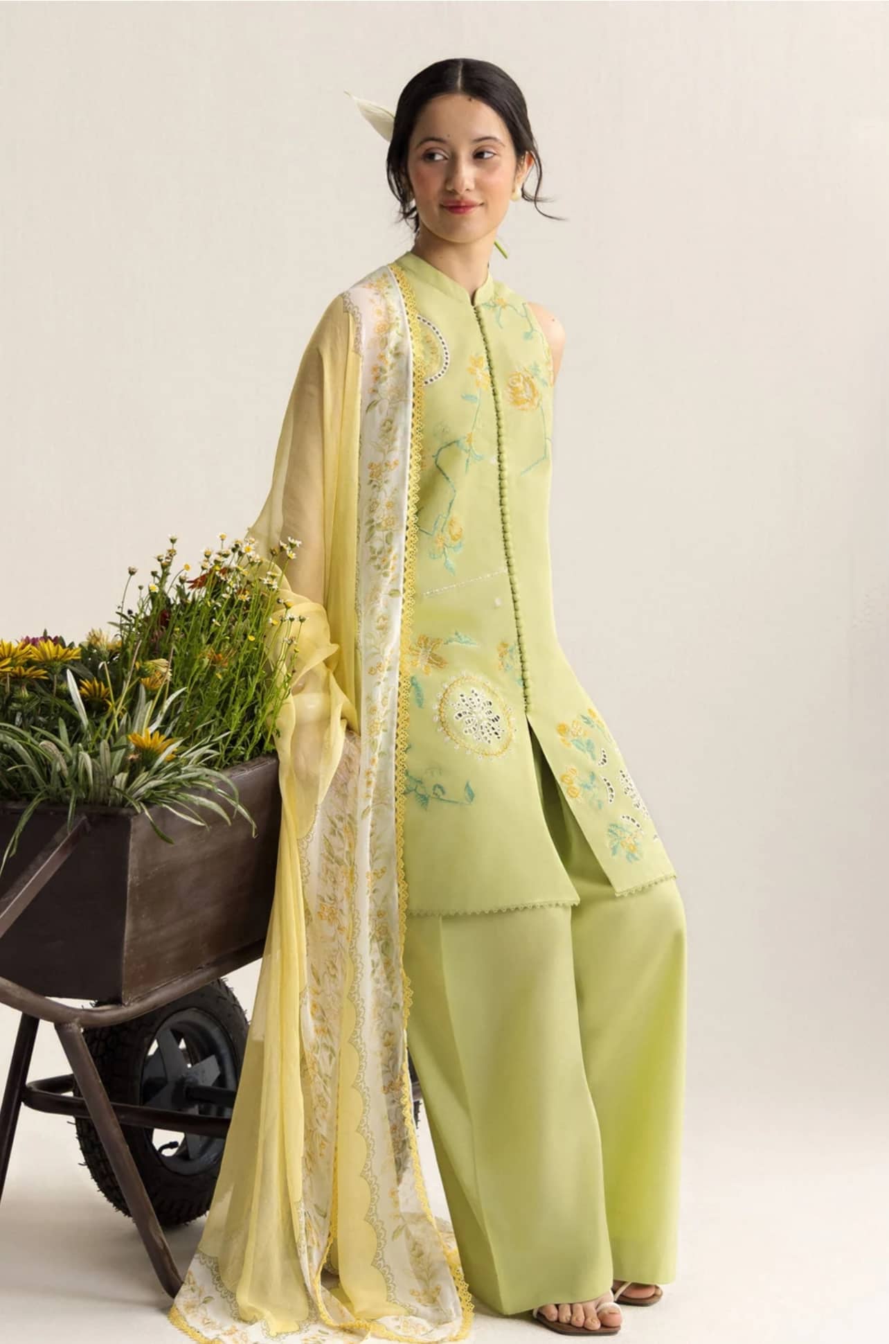 img_zara_shahjahan_coco_lawn_awwal_boutique