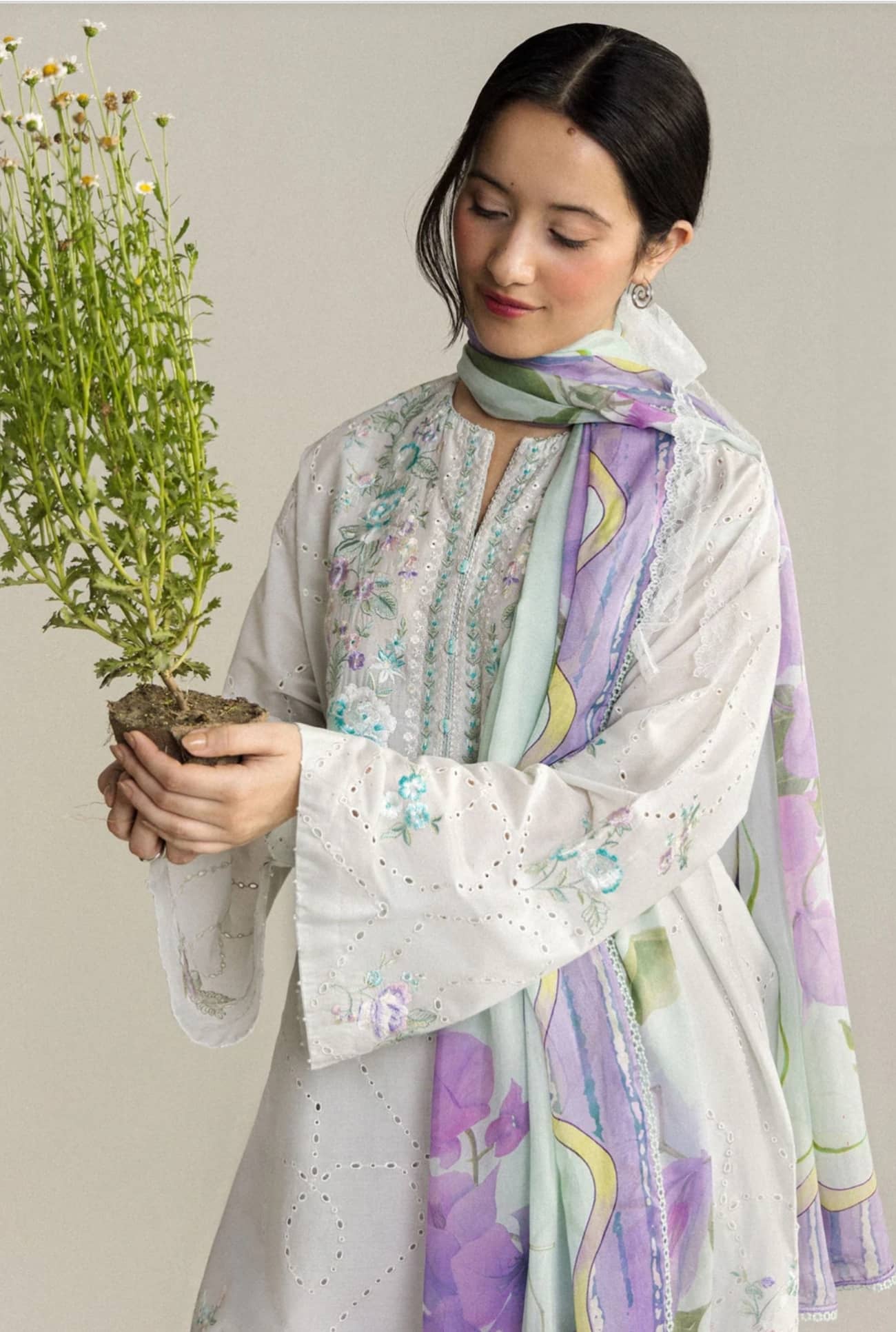 img_zara_shahjahan_coco_lawn_awwal_boutique