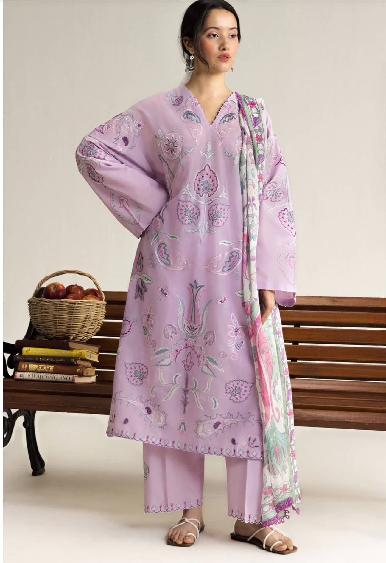 img_coco_lawn_awwal_boutique