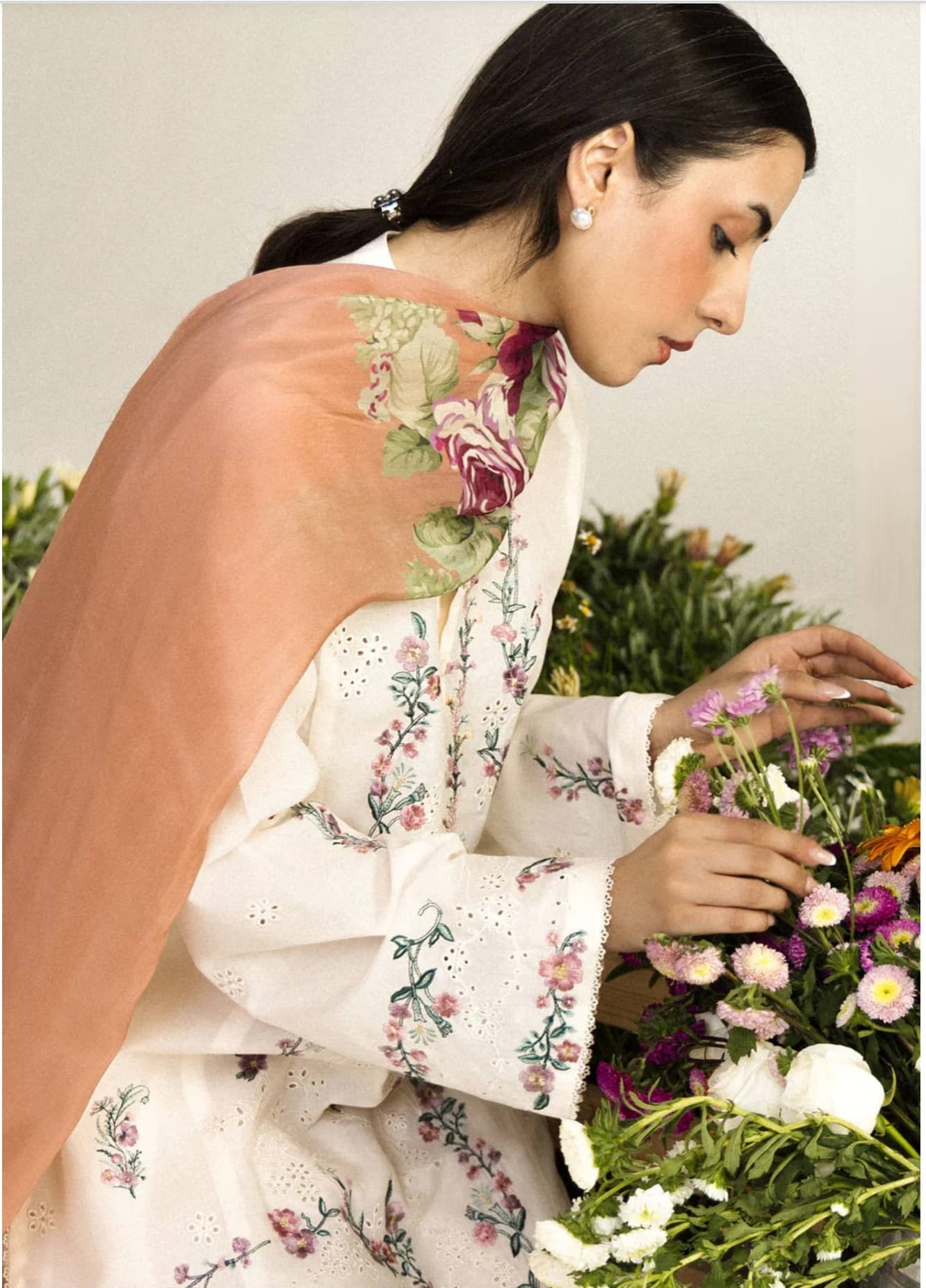 img_coco_lawn_awwal_boutique