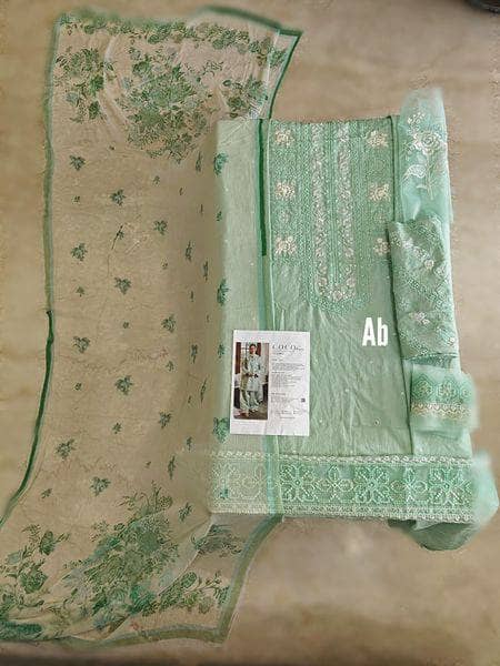 img_zara_shahjahan-coco_lawn_awwal_boutique