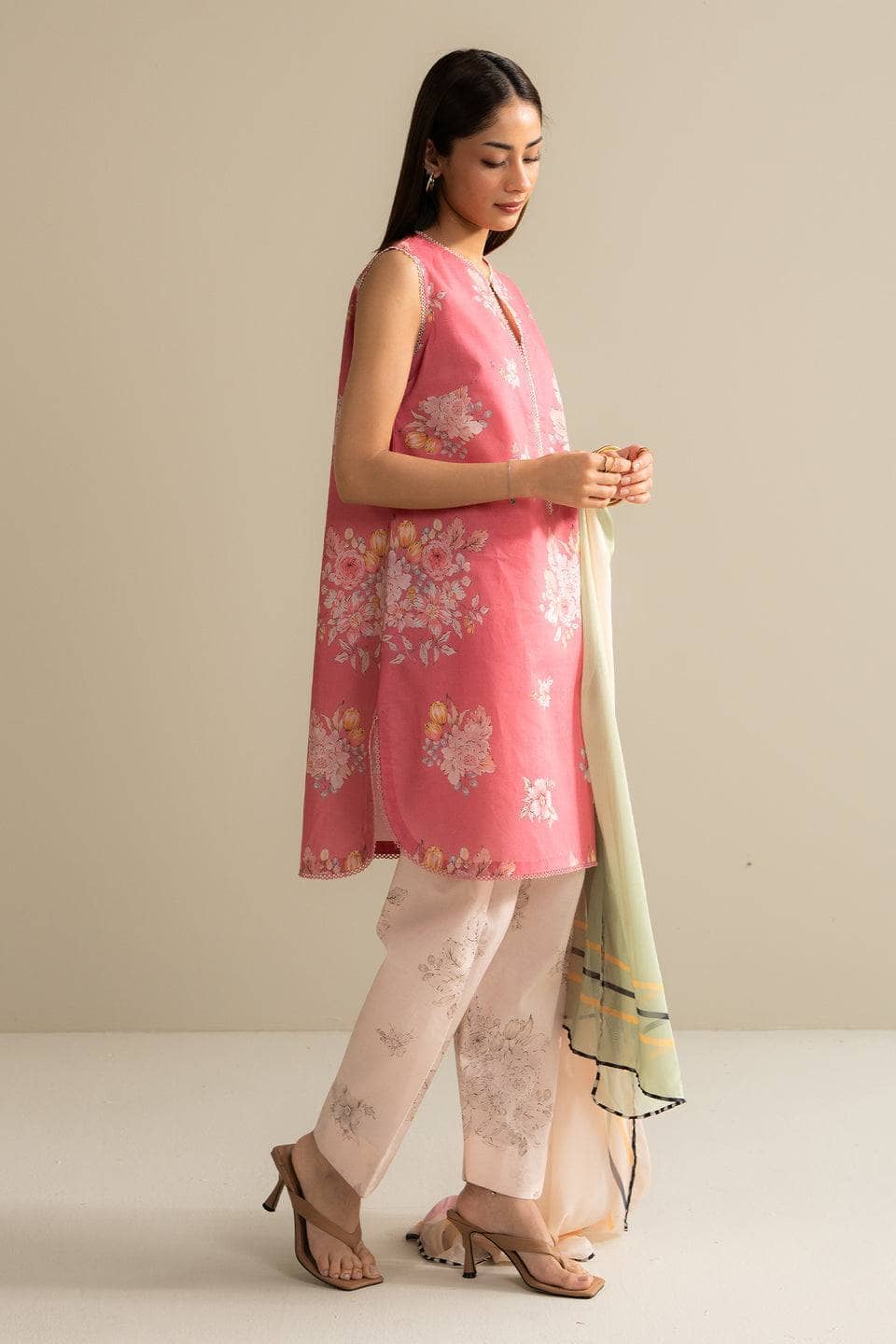 img_zara_shahjahan_coco_prints_awwal_boutique