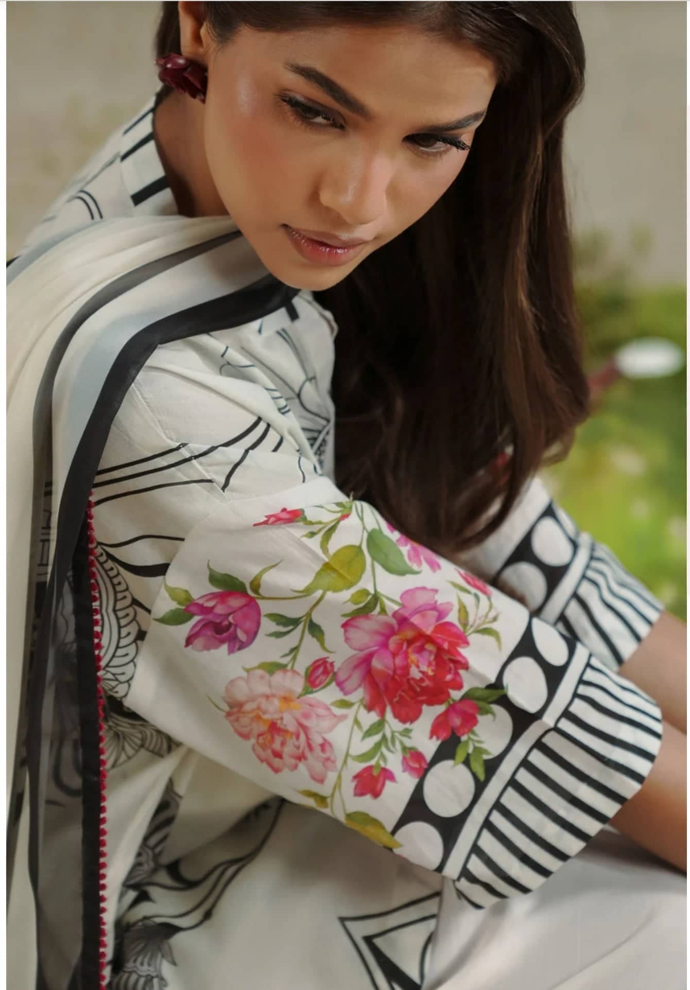 Restocked/Zara Shahjahan 26 Drop 1/Raya 10A/B&W/Silk Dupatta