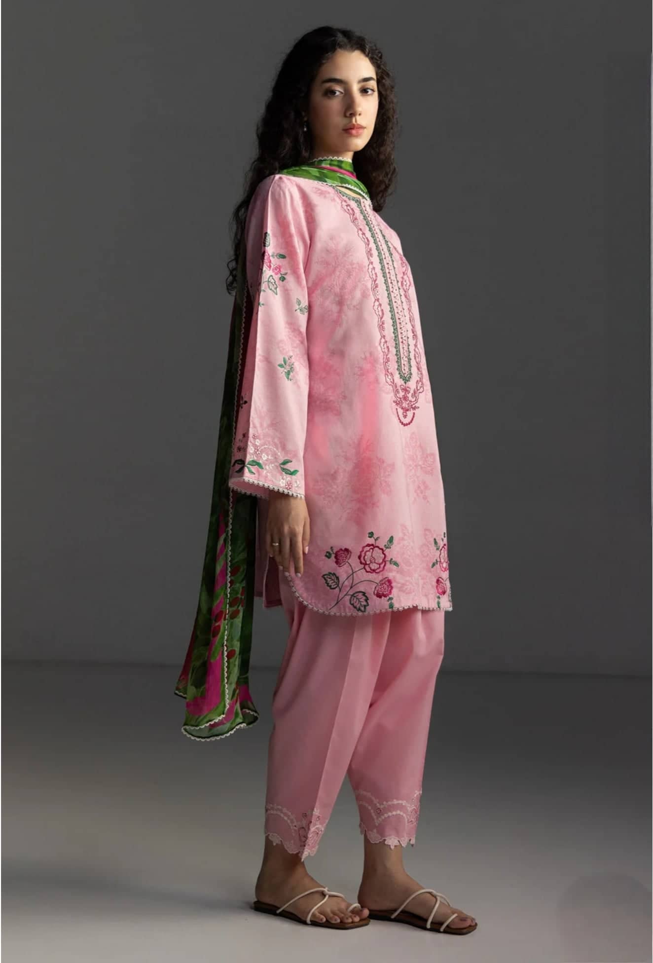 img_coco_lawn_awwal_boutique