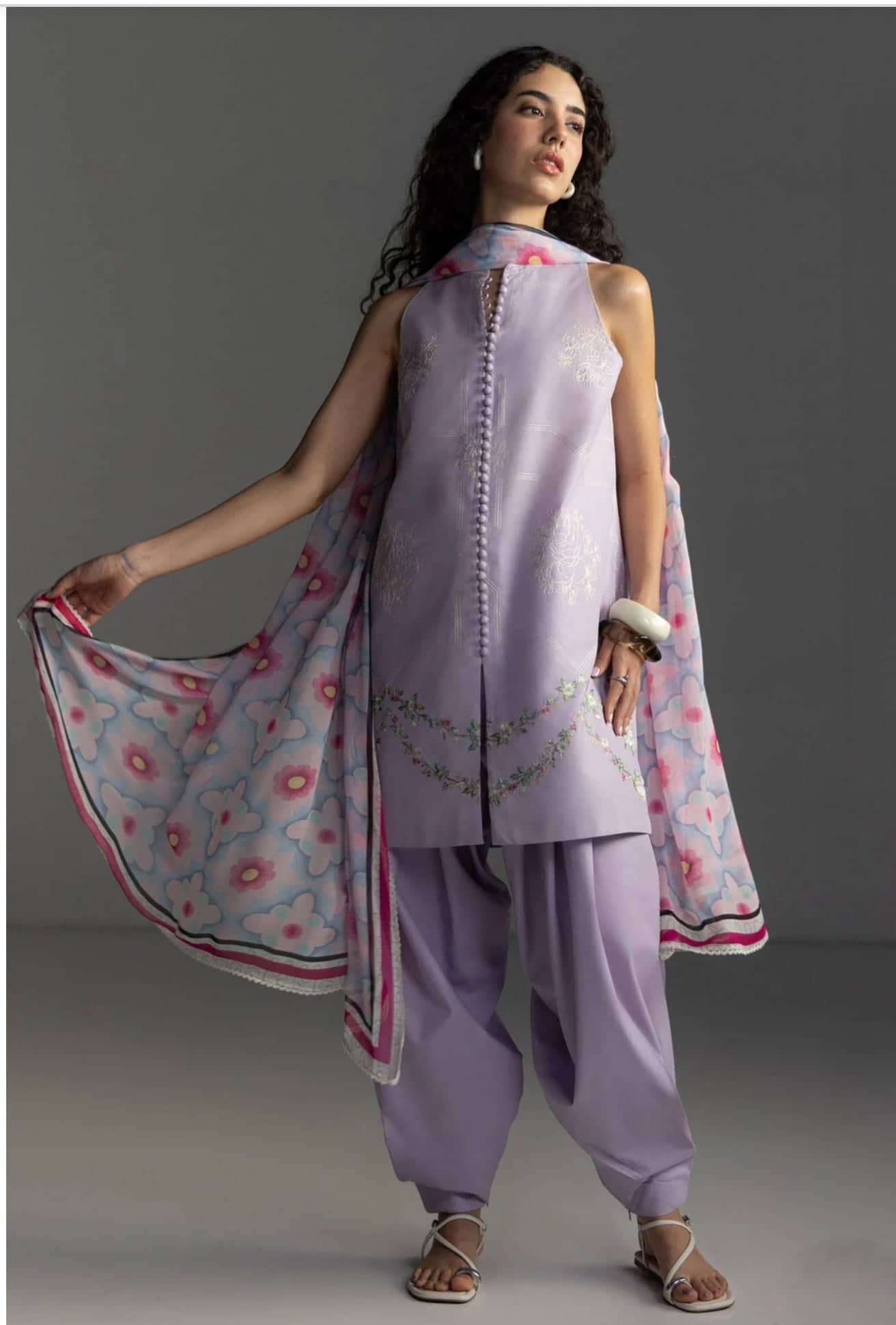 img_coco_lawn_awwal_boutique