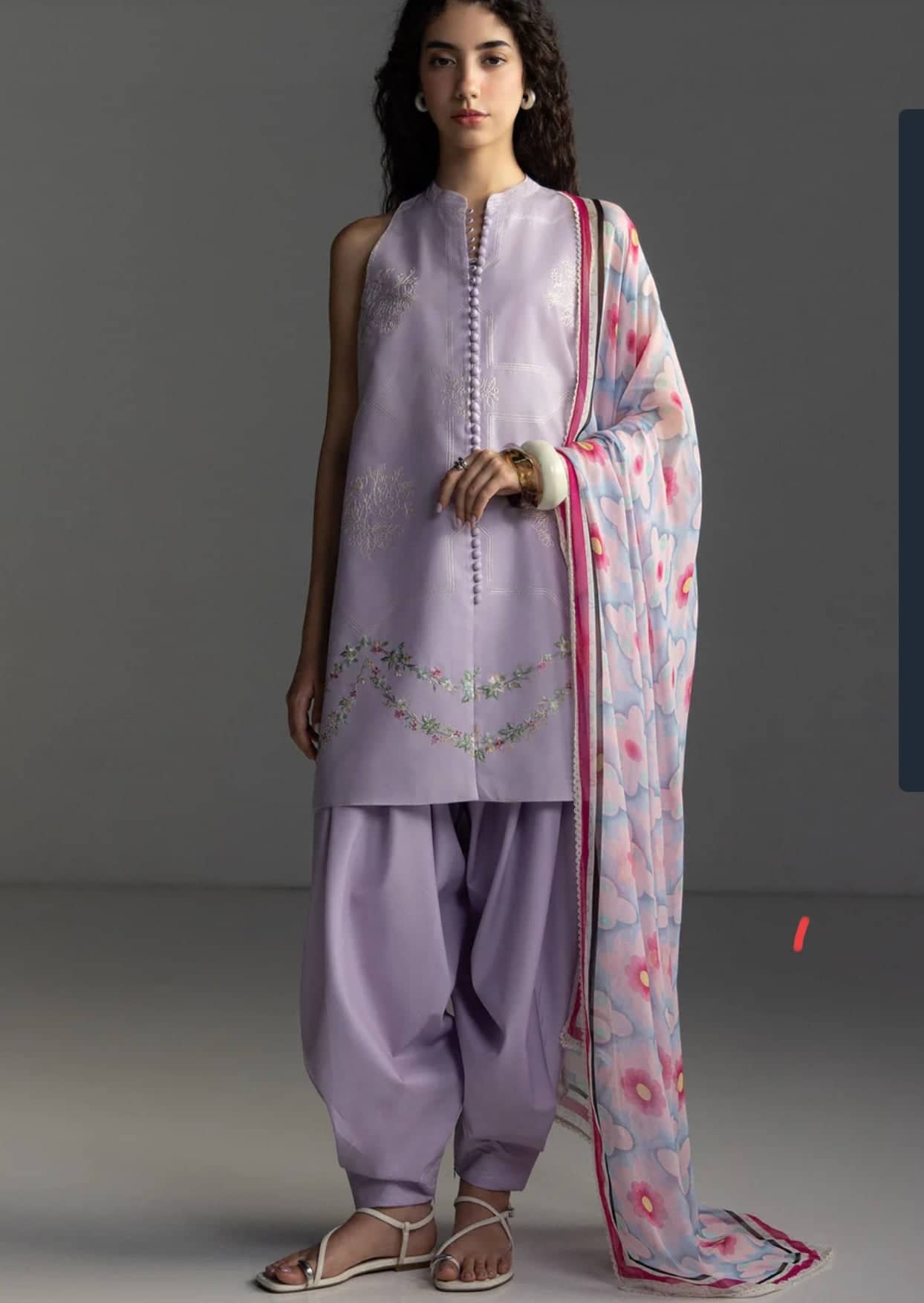 img_coco_lawn_awwal_boutique