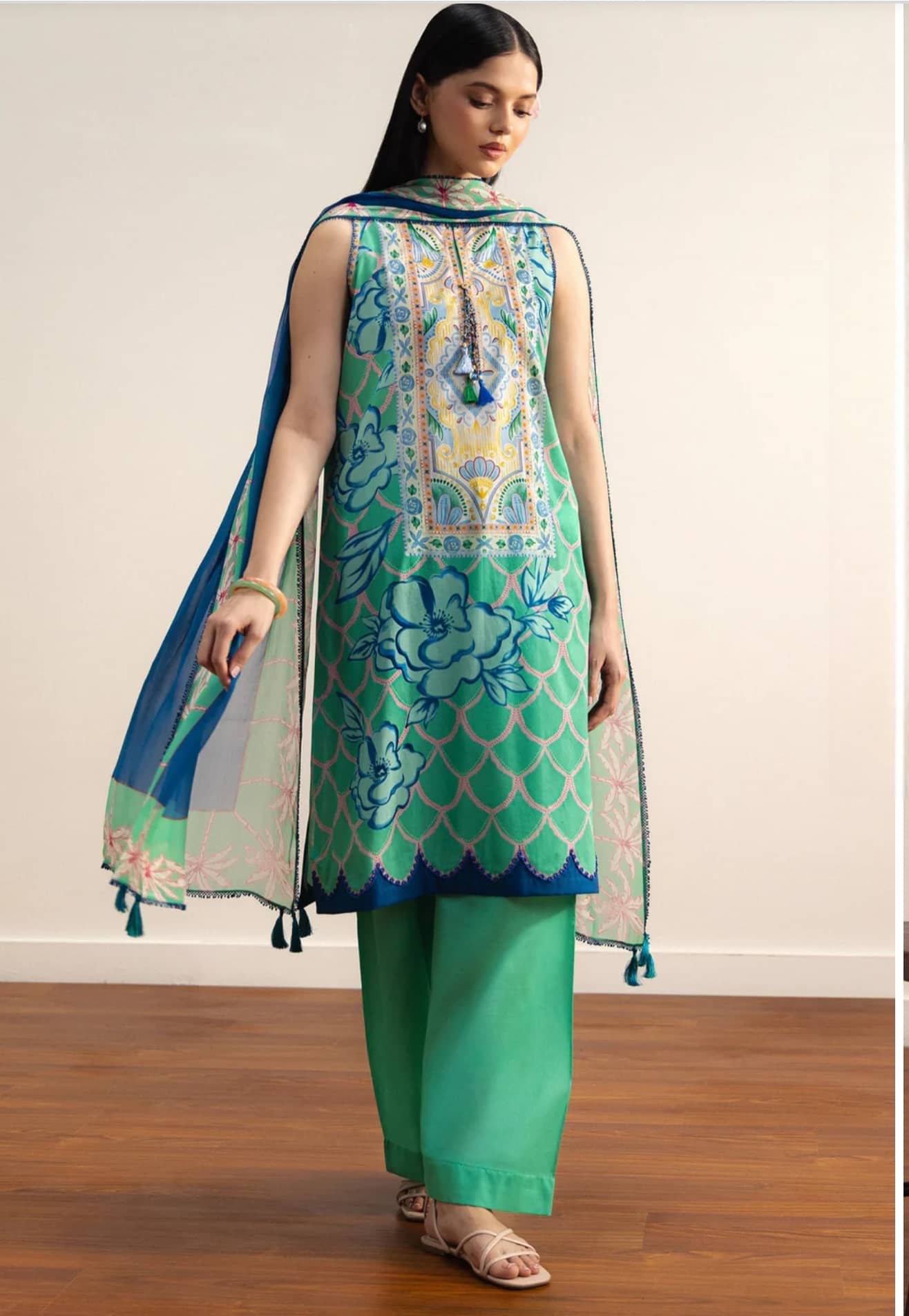 img_zara_shahjahan_coco_prints_awwal_boutique