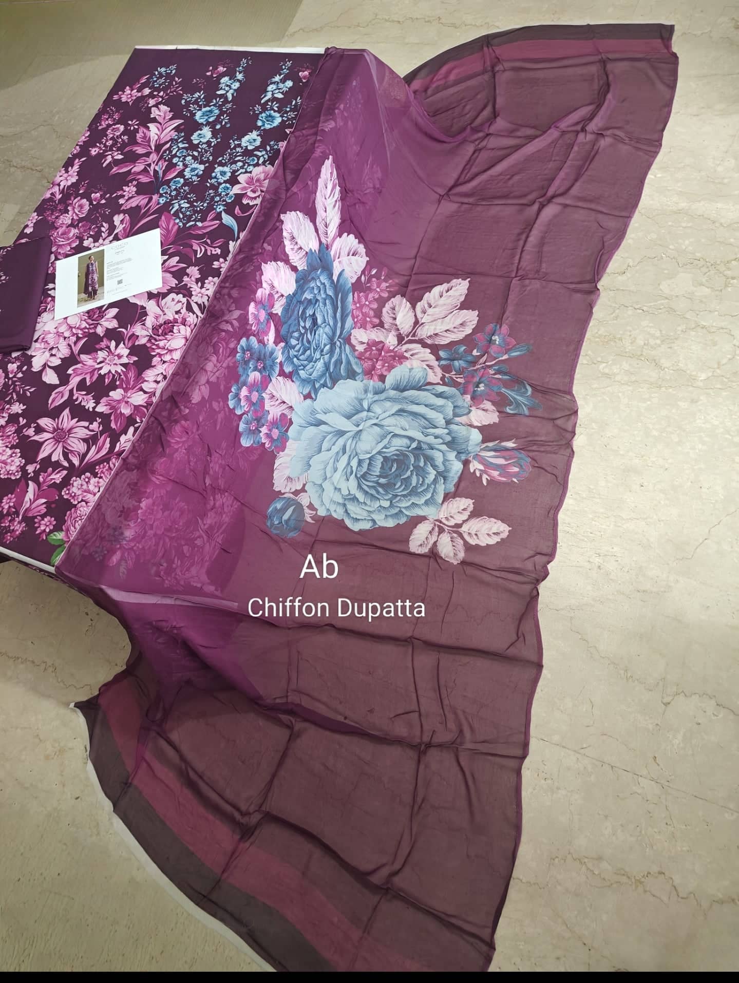 img_coco_lawn_awwal_boutique