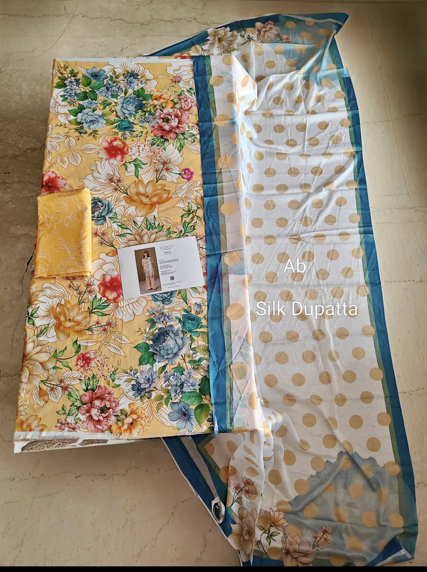 img_coco_lawn_awwal_boutique