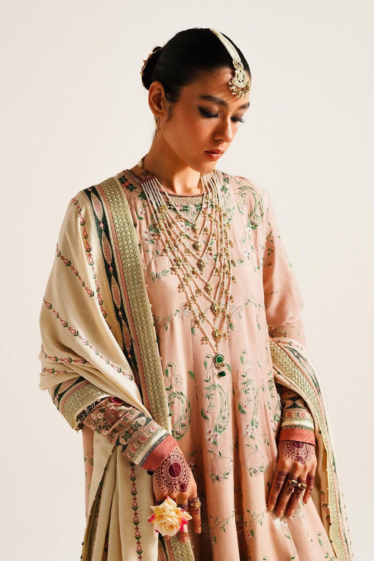 img_zara_shahjahan_winter_23_awwal_boutique