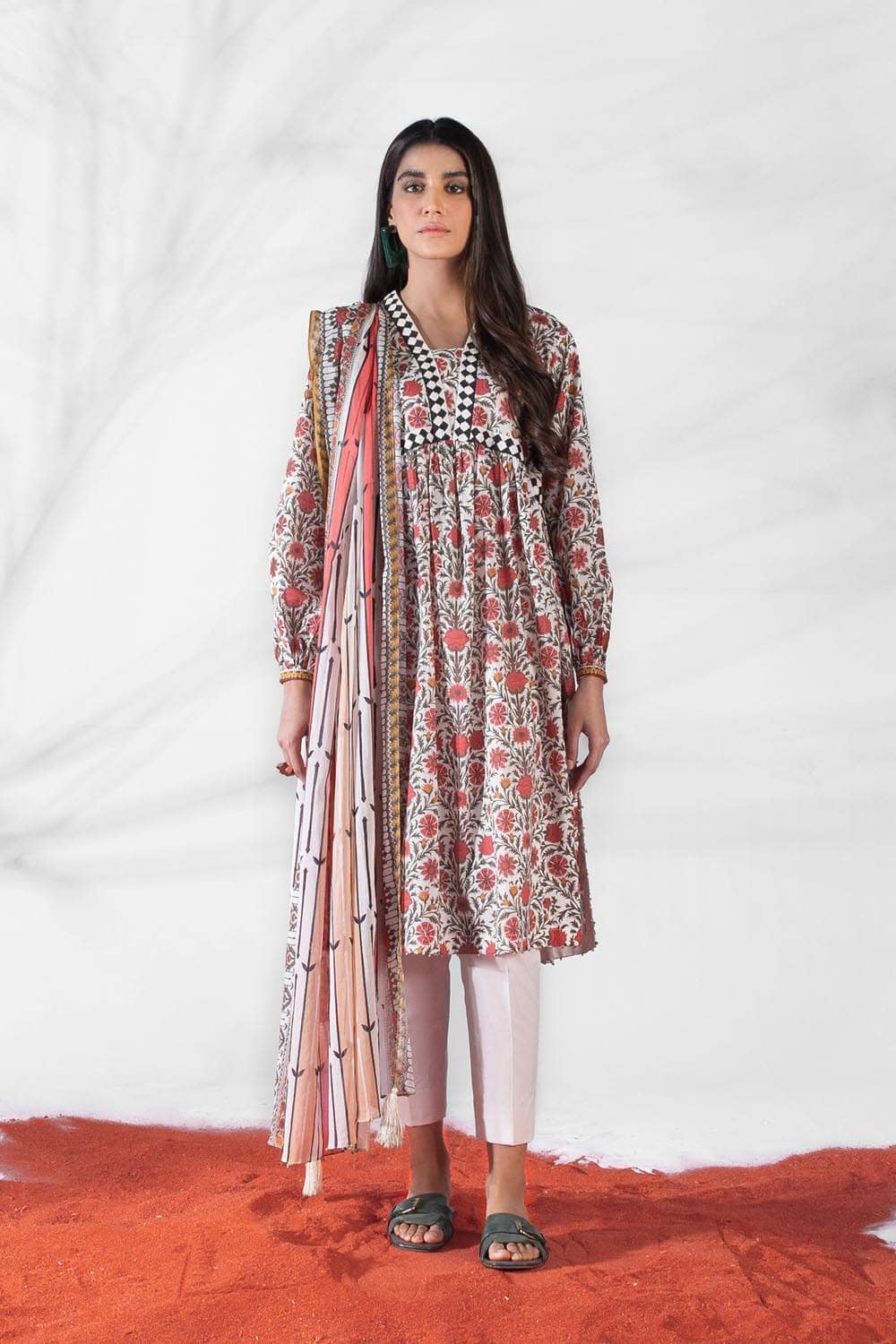 img_sapphire_lawn_22_awwal_boutique