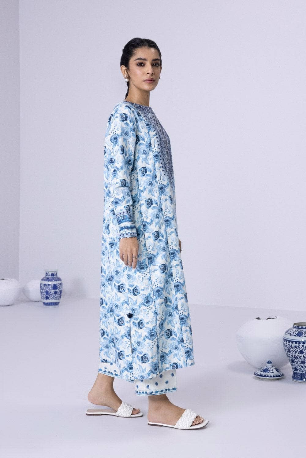 img_sapphire_winter_2022_awwal_boutique