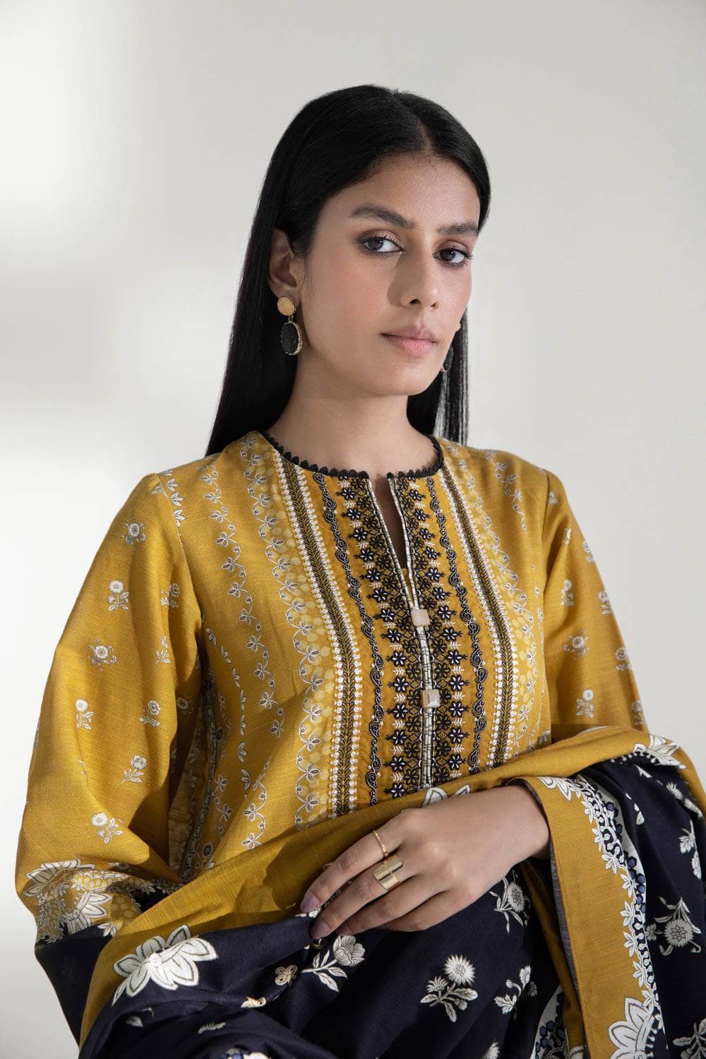 img_sapphire_winter_2022_awwal_boutique