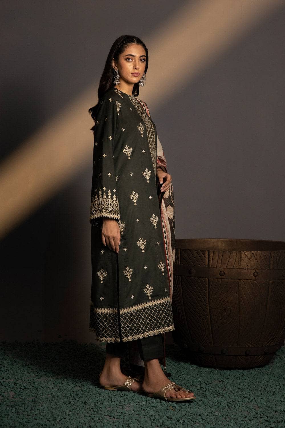 img_sapphire_winter_2022_awwal_boutique