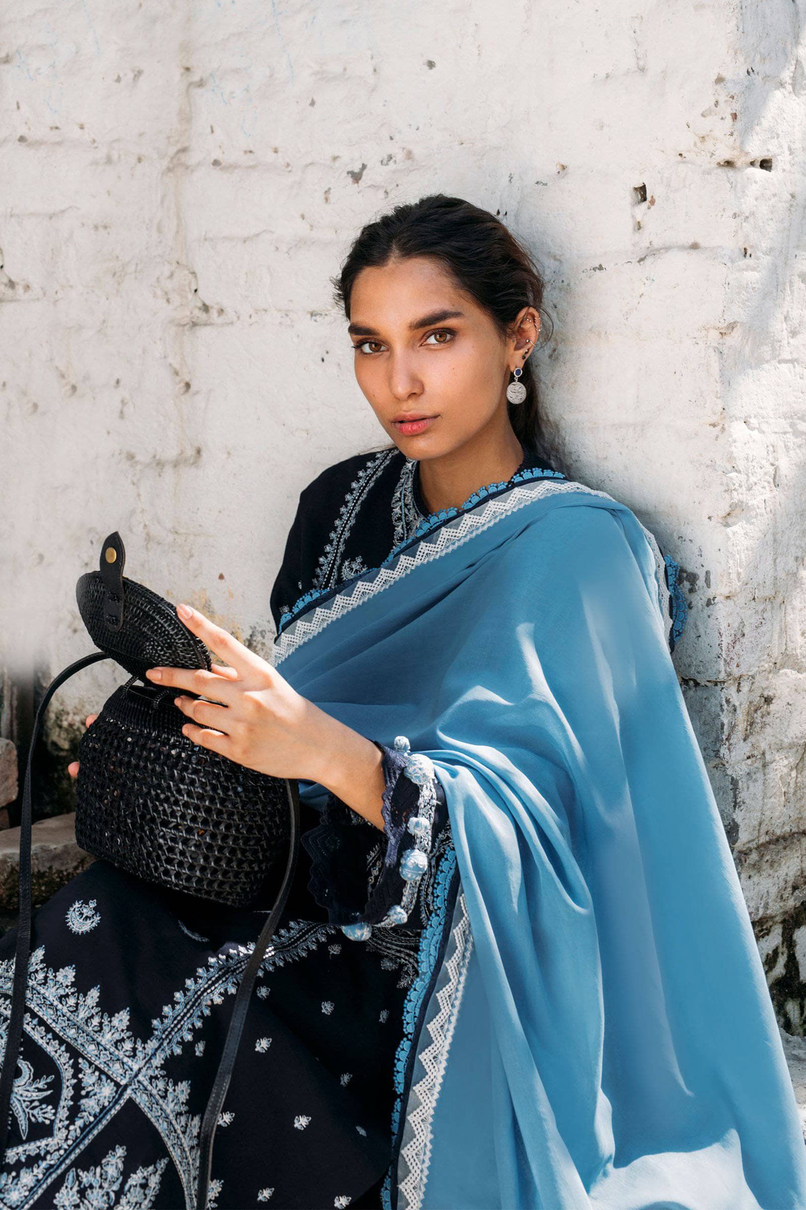 img_zaha_humrahi_winter_collection_awwal_boutique