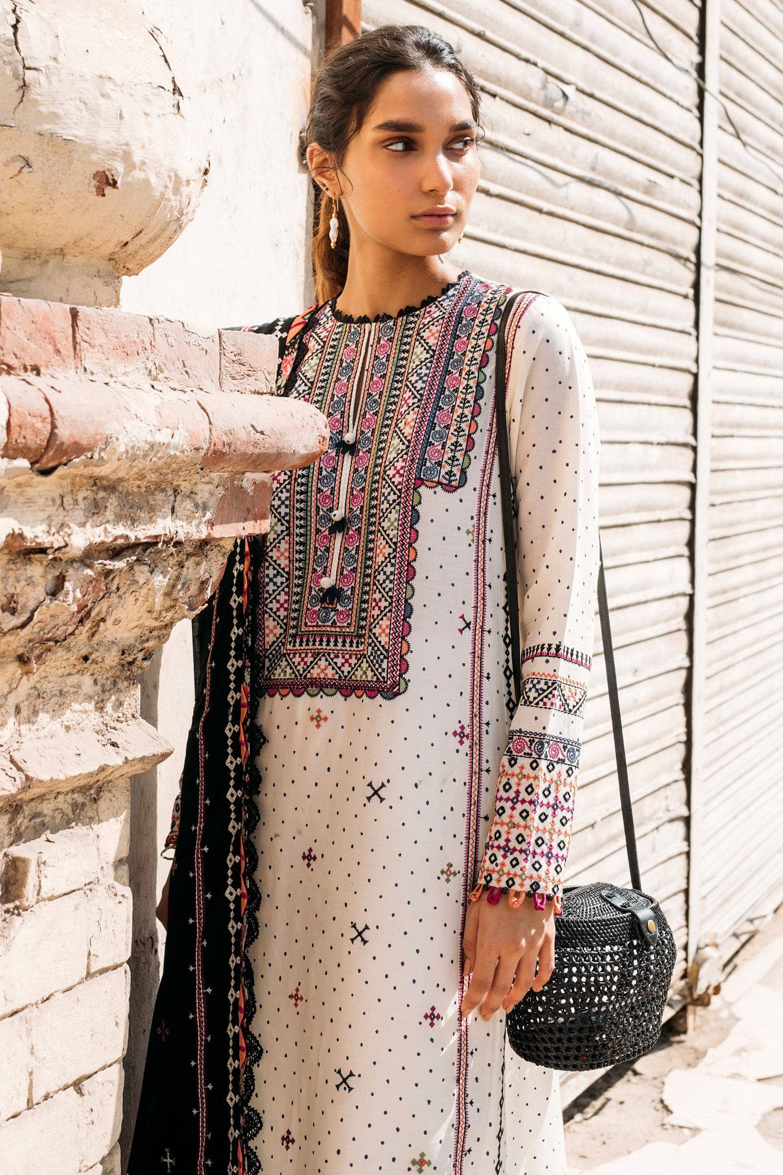 img_zaha_humrahi_winter_collection_awwal_boutique