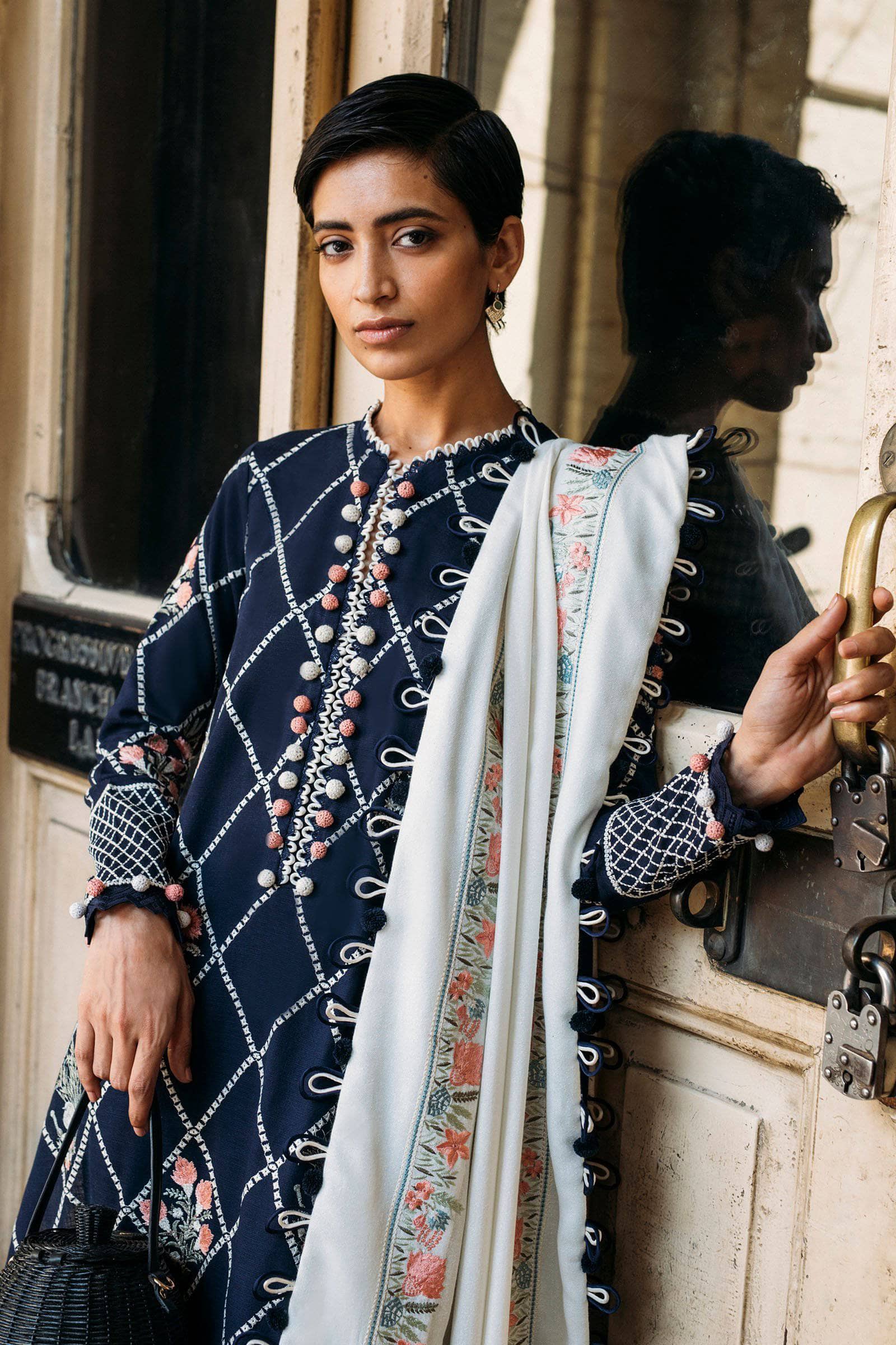 img_zaha_humrahi_winter_collection_awwal_boutique