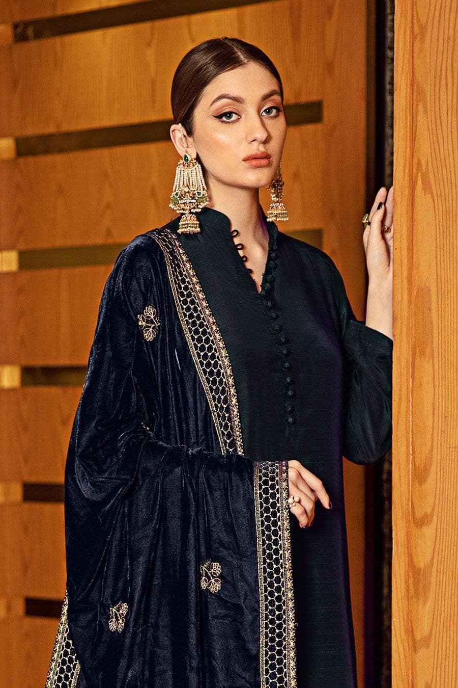 img_ramsha_velvet_shawl_collection_awwal_boutique