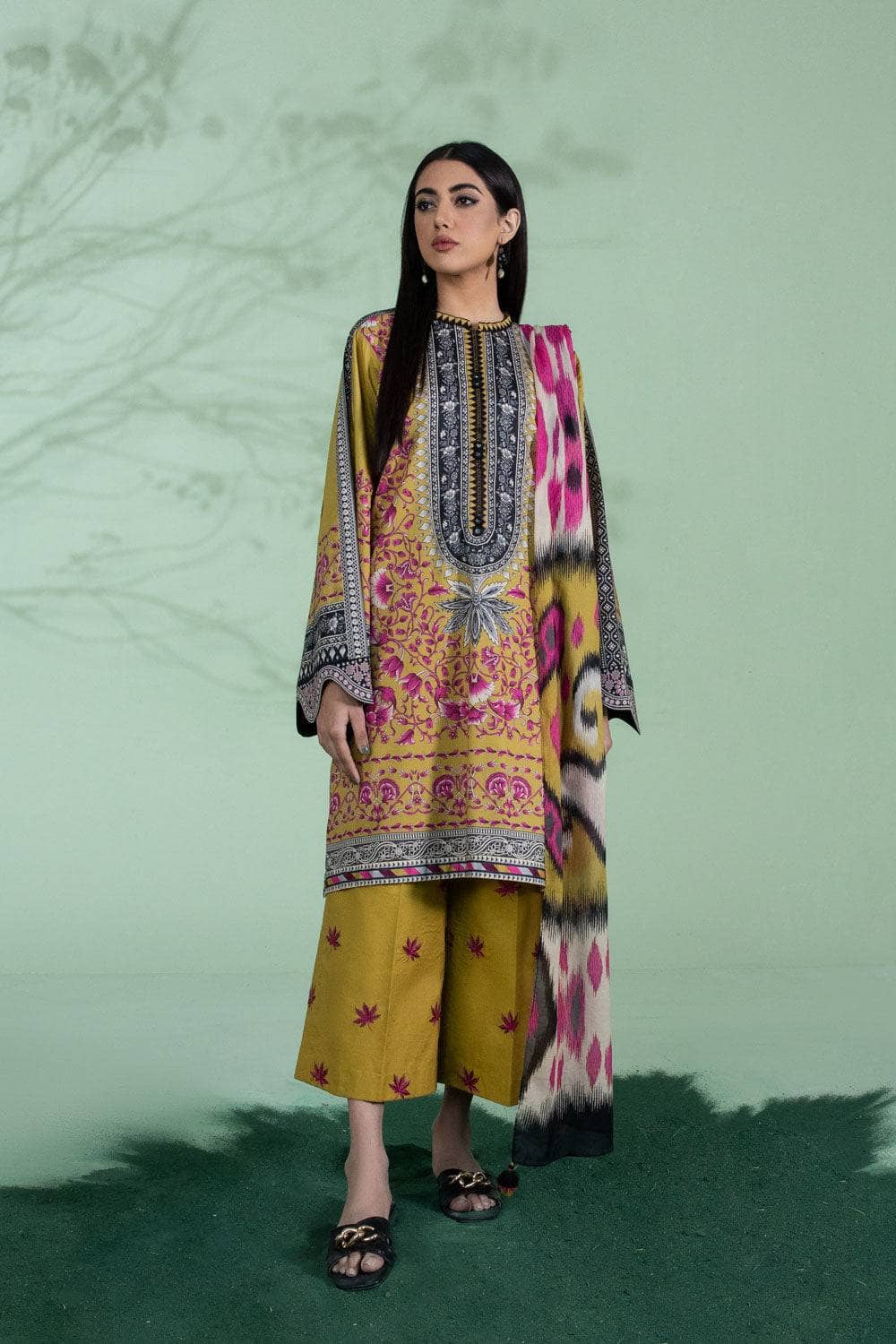 Img_sapphire_lawn_22_awwal_boutique