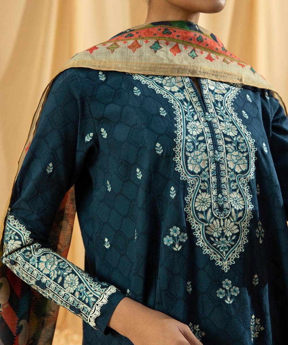 Img_sapphire_lawn_23_awwal_boutique