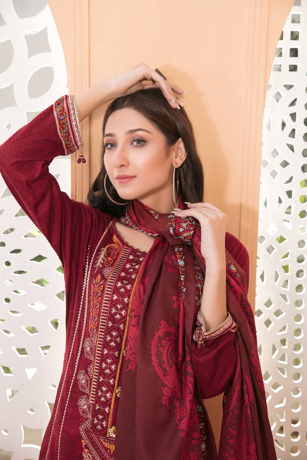 img_amna_sohail_moira_linen_awwal_boutique