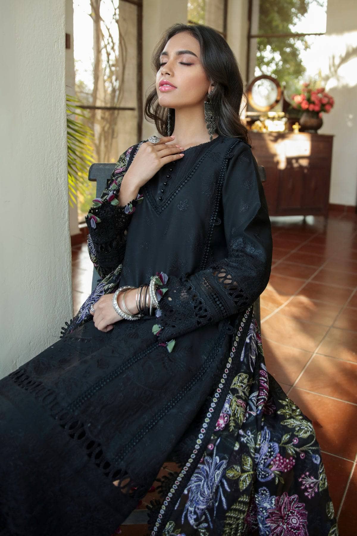 img_baroque_swiss_voil_22_awwal_boutique