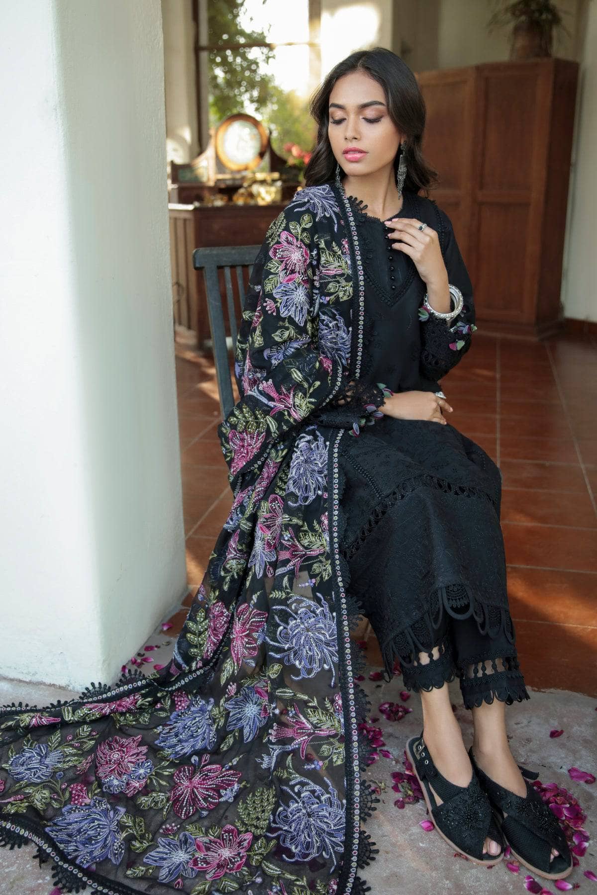 img_baroque_swiss_voil_22_awwal_boutique