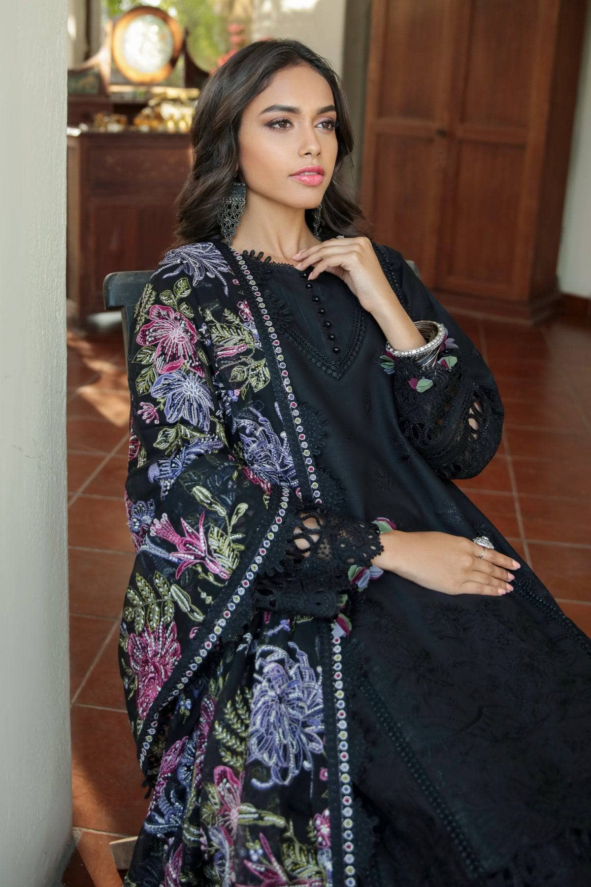 img_baroque_swiss_voil_22_awwal_boutique