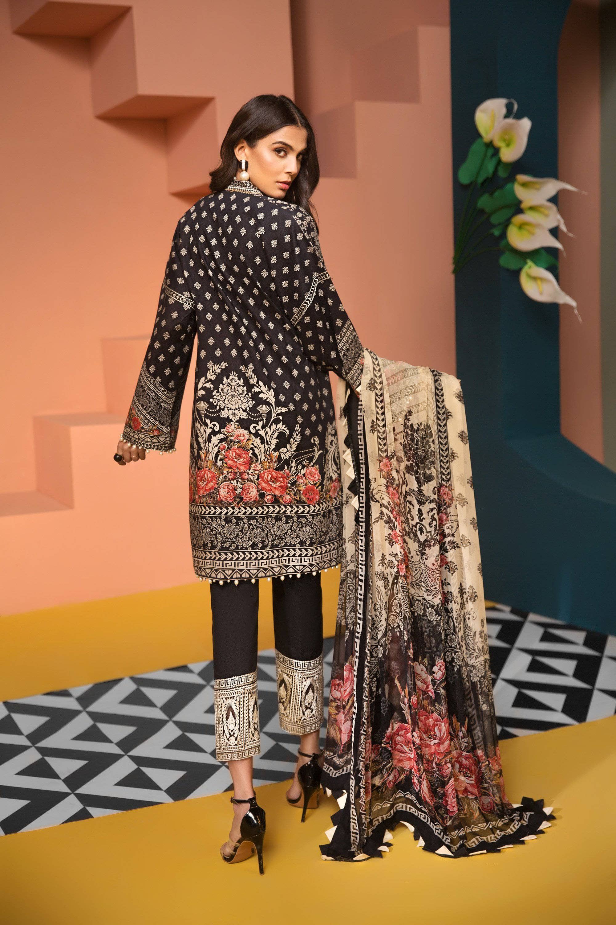 img_viva_anaya_lawn_2019_awwal_boutique