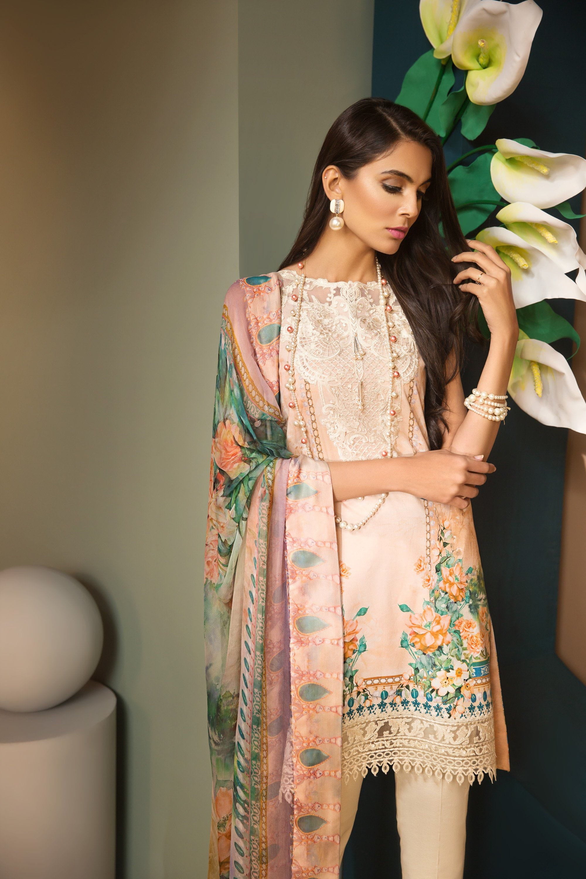 img_viva_anaya_lawn_2019_awwal_boutique