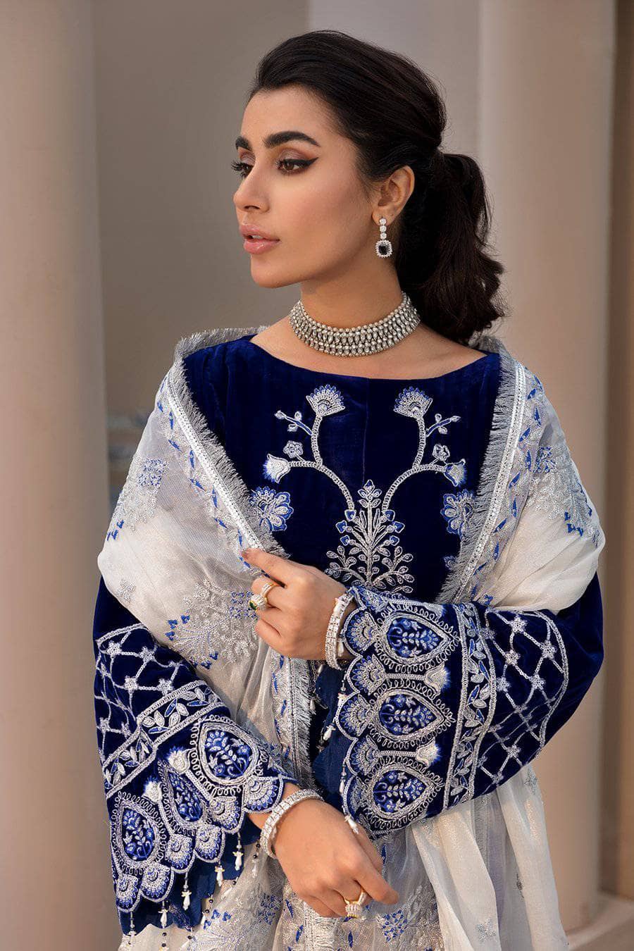 img_emaan_adeel_velvet_awwal_boutique