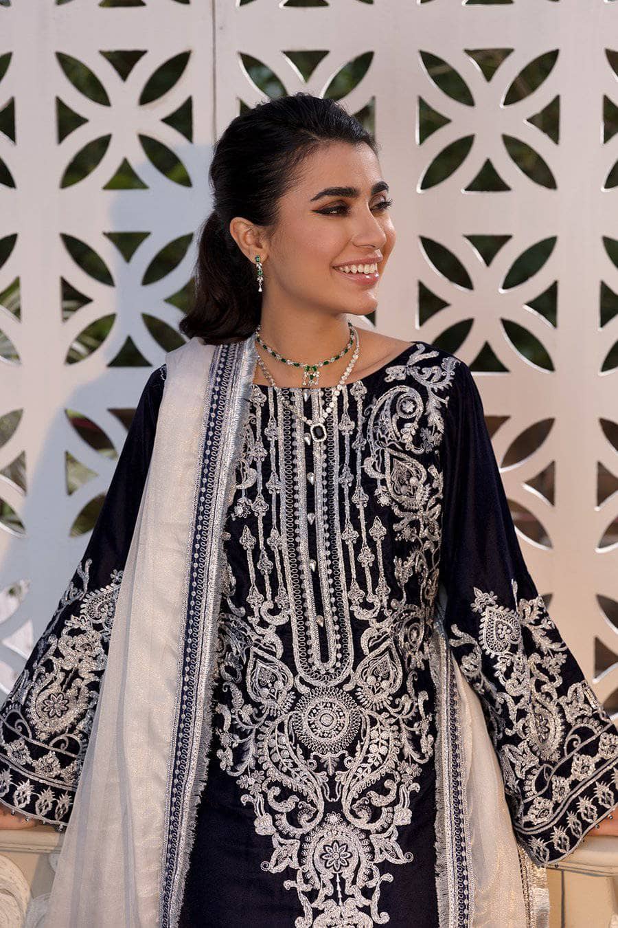 img_emaan_adeel_velvet_awwal_boutique