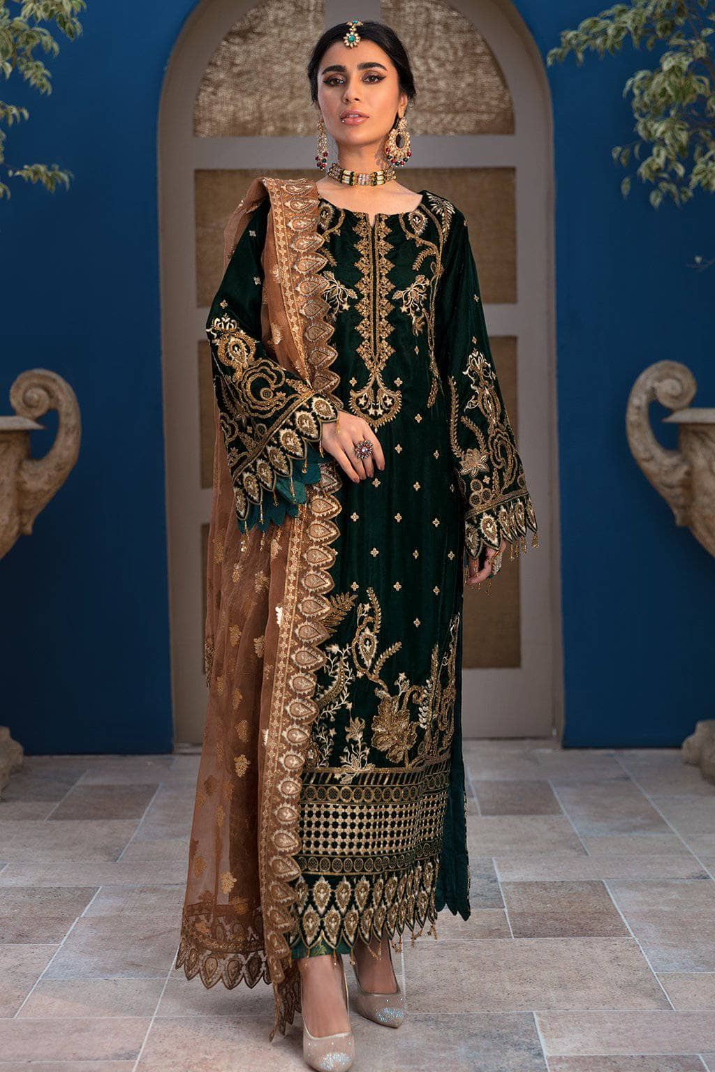 img_emaan_adeel_velvet_awwal_boutique