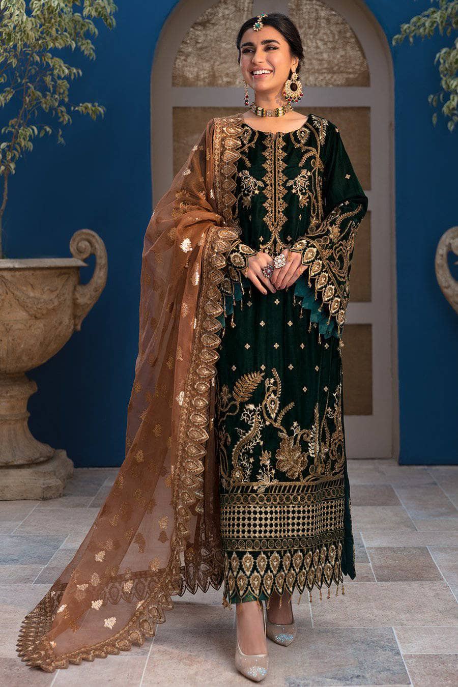 img_emaan_adeel_velvet_awwal_boutique