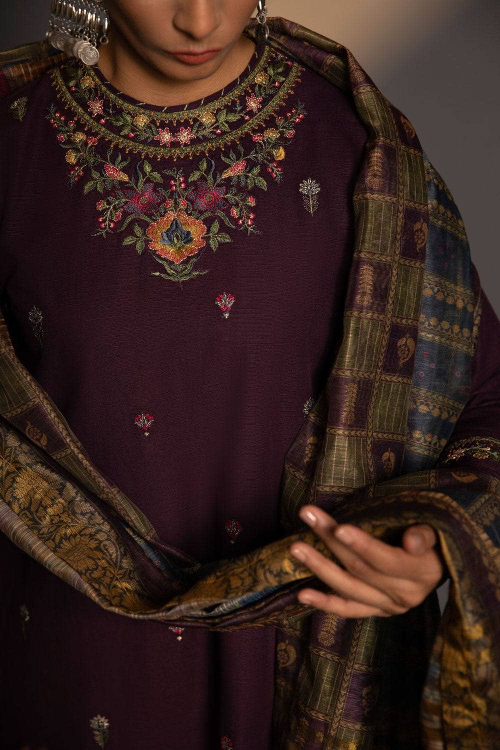 img_sapphire_winter_2022_awwal_boutique