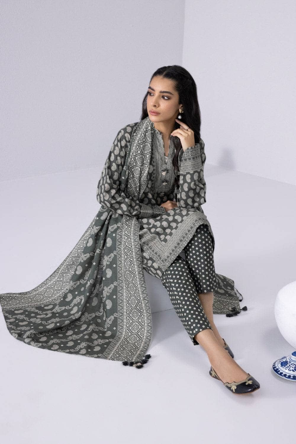 img_sapphire_winter_2022_awwal_boutique