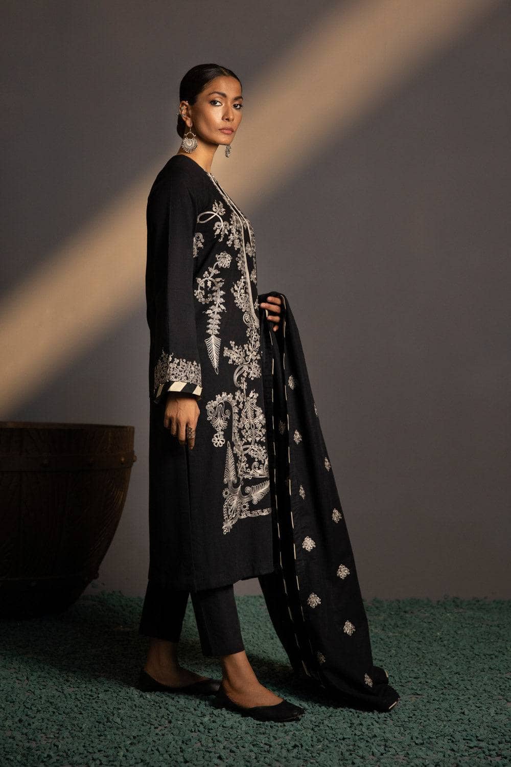 Img_sapphire_winter_2022_awwal_boutique