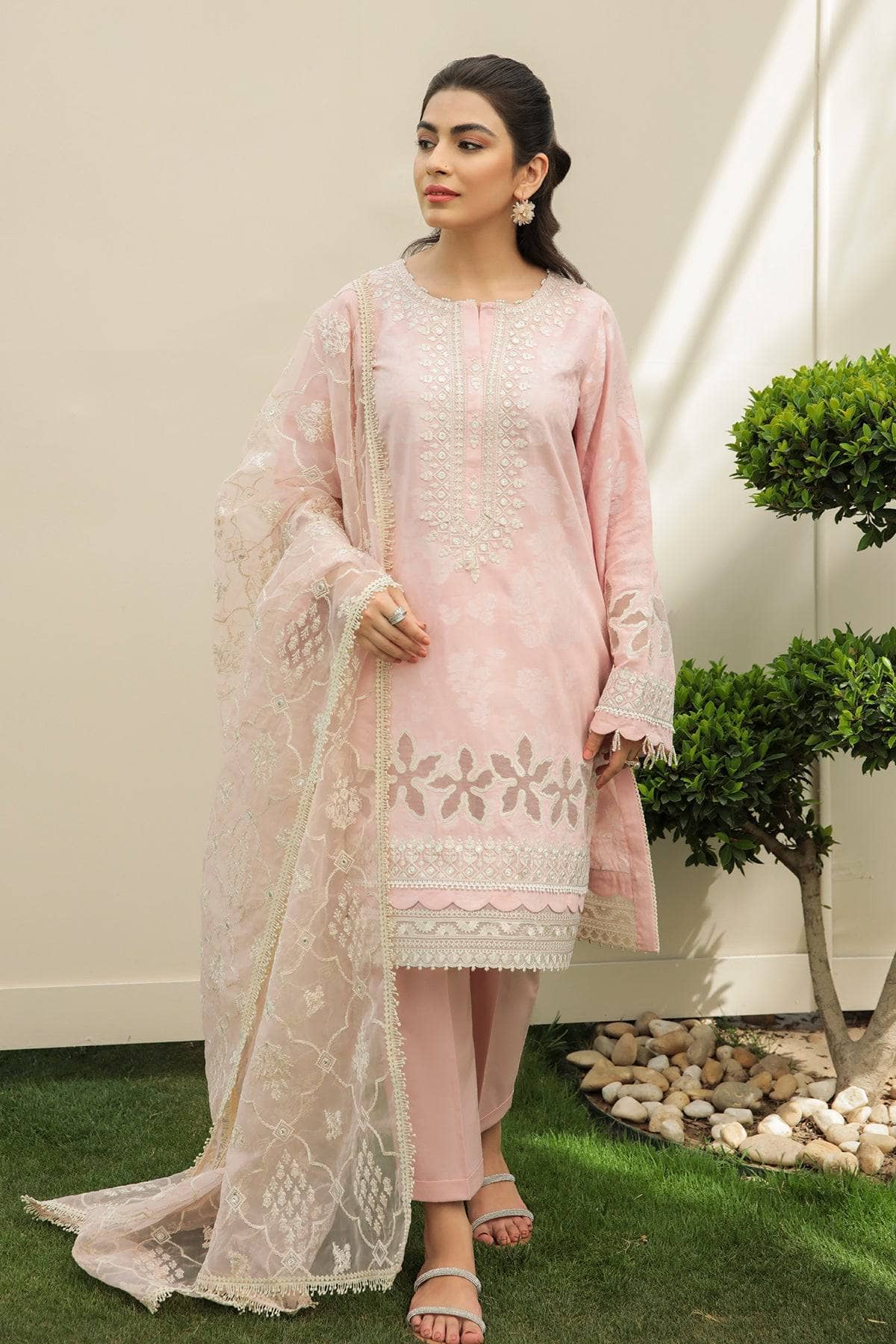 img_baroque_exclsuive_unstitched_lawn_23_awwal_boutique