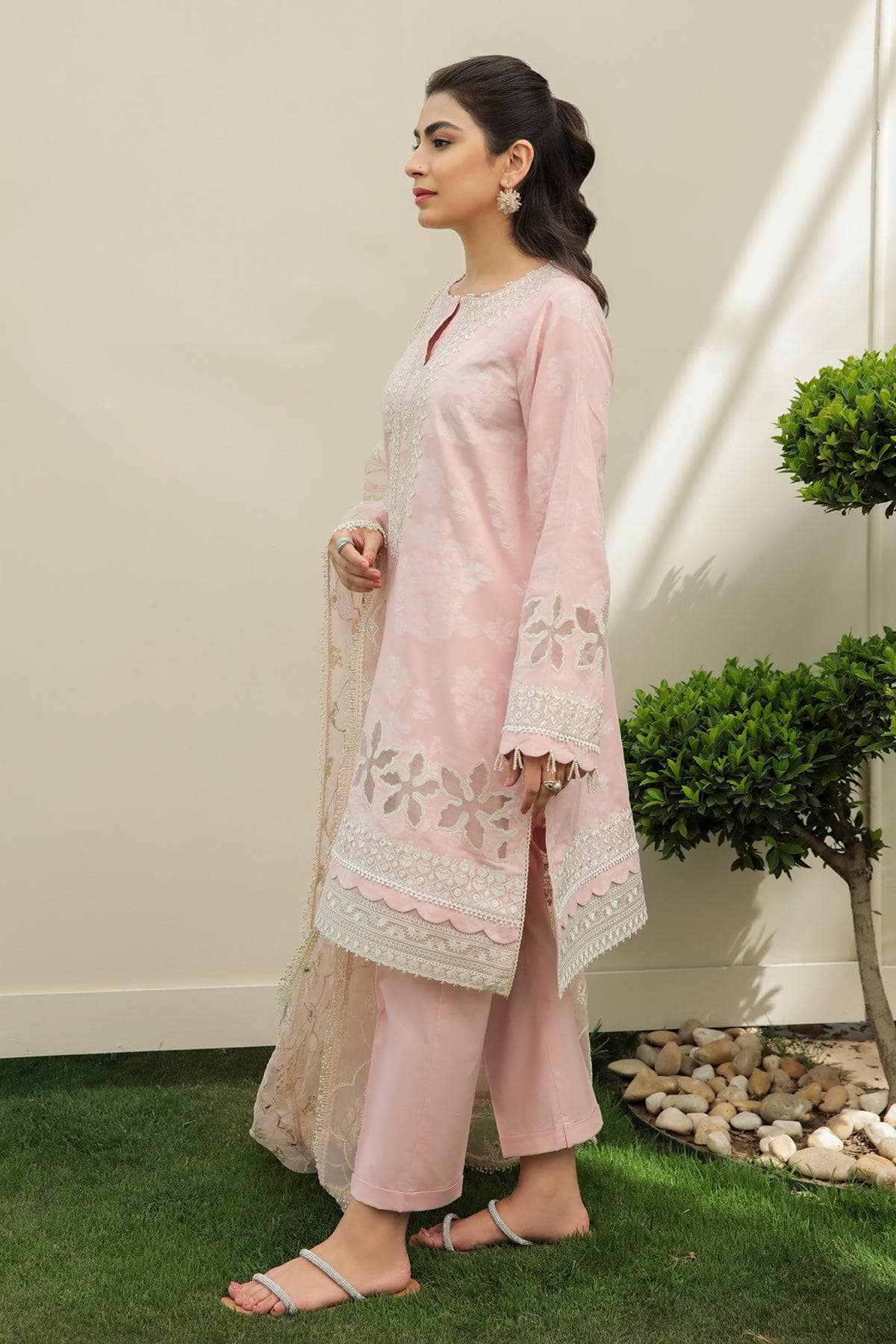 img_baroque_exclsuive_unstitched_lawn_23_awwal_boutique