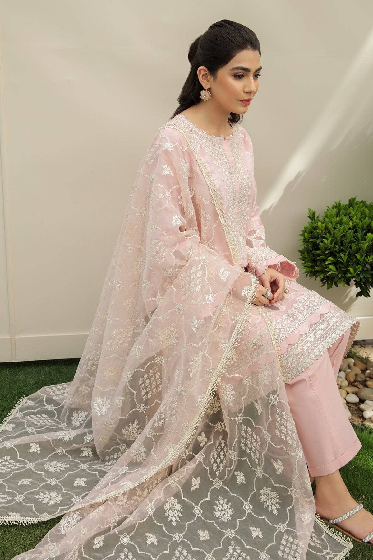 img_baroque_exclsuive_unstitched_lawn_23_awwal_boutique