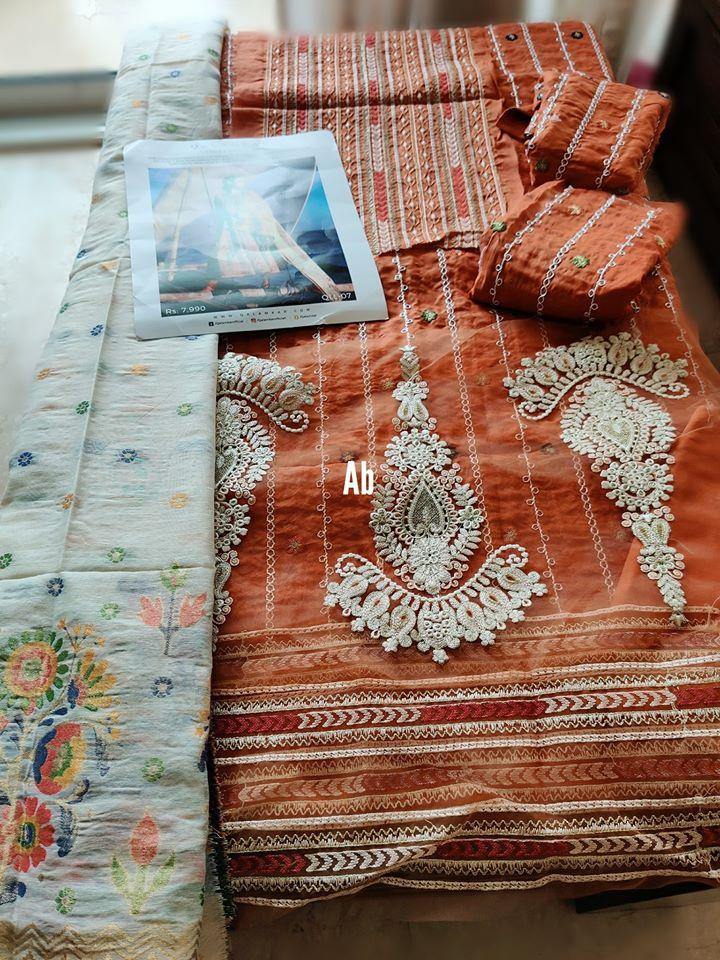 img_open_pics_qalamkar_lawn_awwal_boutique