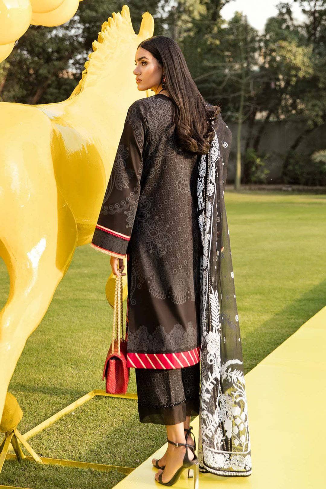 img_so_kamal_luxury_lawn_2021_awwal_boutique